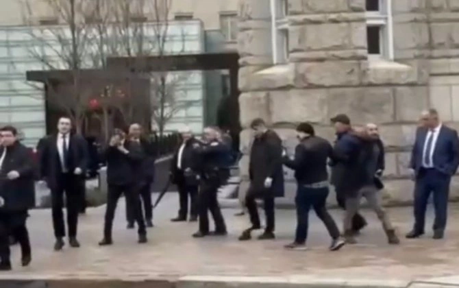 Azərbaycanın ABŞ-dəki səfirliyi: "Etirazçılar Prezident avtomobilinə yönəlik hücum aktları həyata keçiriblər"