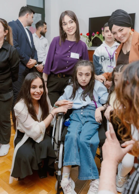 Leyla Əliyeva, Arzu Əliyeva və Alyona Əliyeva "Yaşama Dəstək" Mərkəzində olublar - FOTO