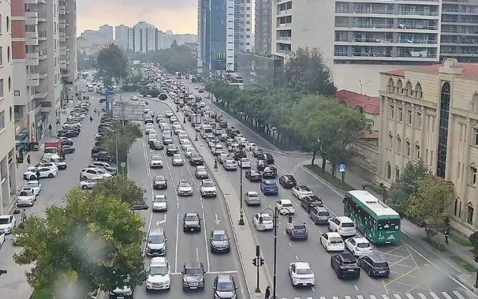 Bakının bir sıra yollarında sıxlıq var - SİYAHI