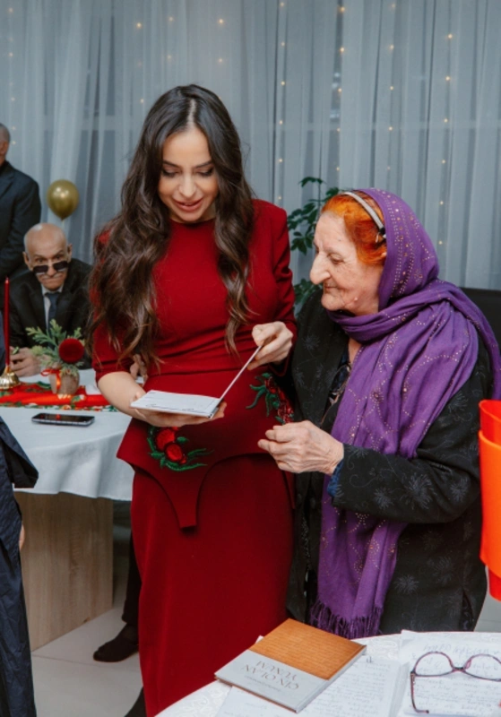 Ahıl şəxslər üçün sosial xidmət müəssisəsində Yeni il süfrəsi açılıb - FOTO