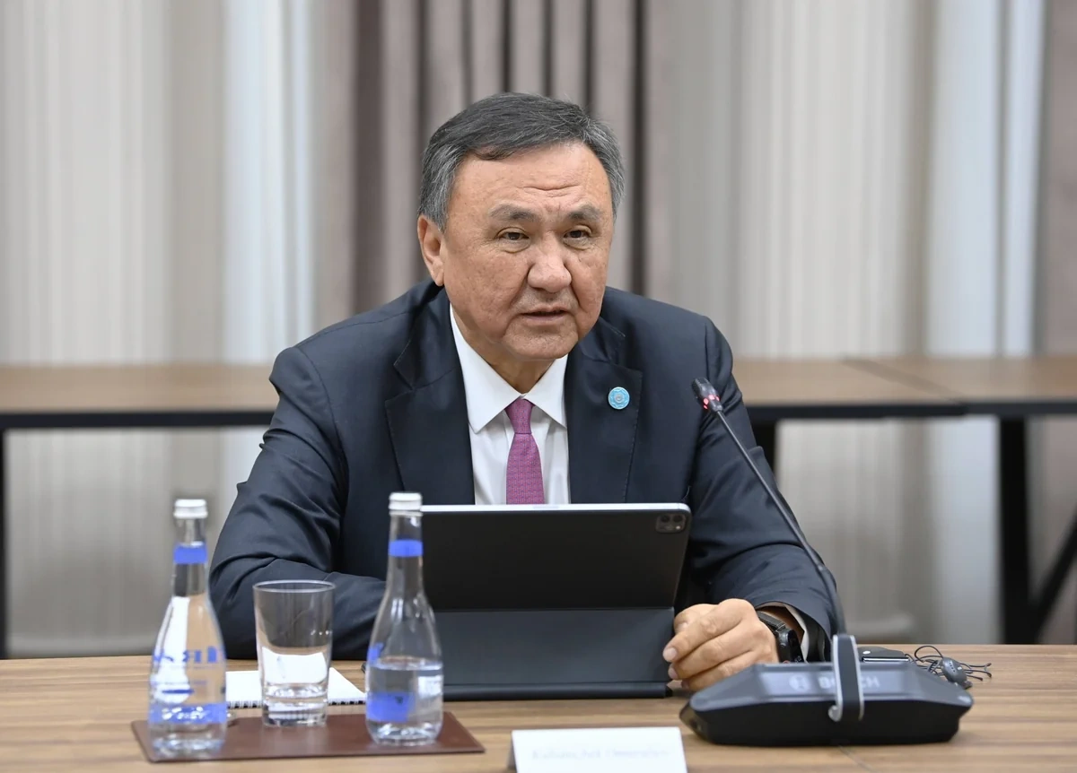 Əli Əsədov TDT-yə üzv ölkələrin mərkəzi bankları Şurasının iclasının iştirakçıları ilə görüşüb - FOTO