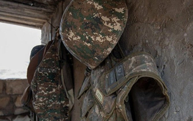Ermənistanda üç hərbçi bıçaqlandı